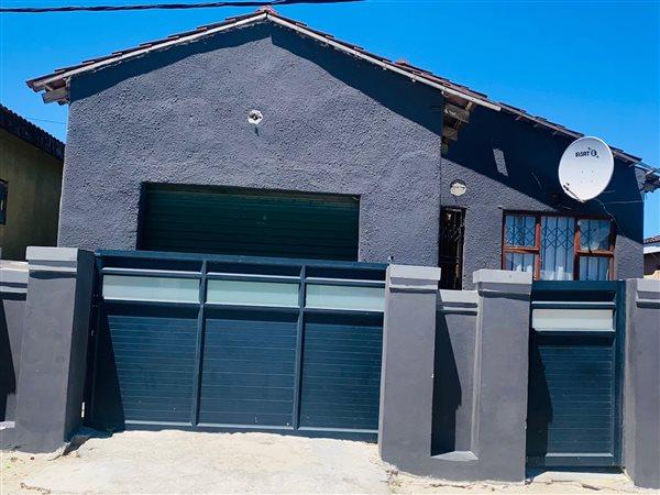 3 Bedroom Property for Sale in Sabata Dalindyebo Square Western Cape